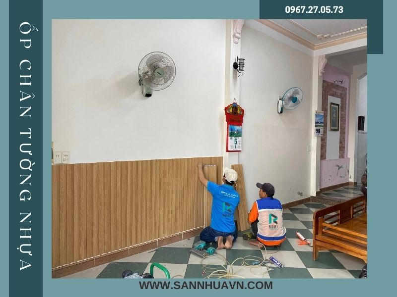 Mẫu lam sóng ốp tường màu sồi