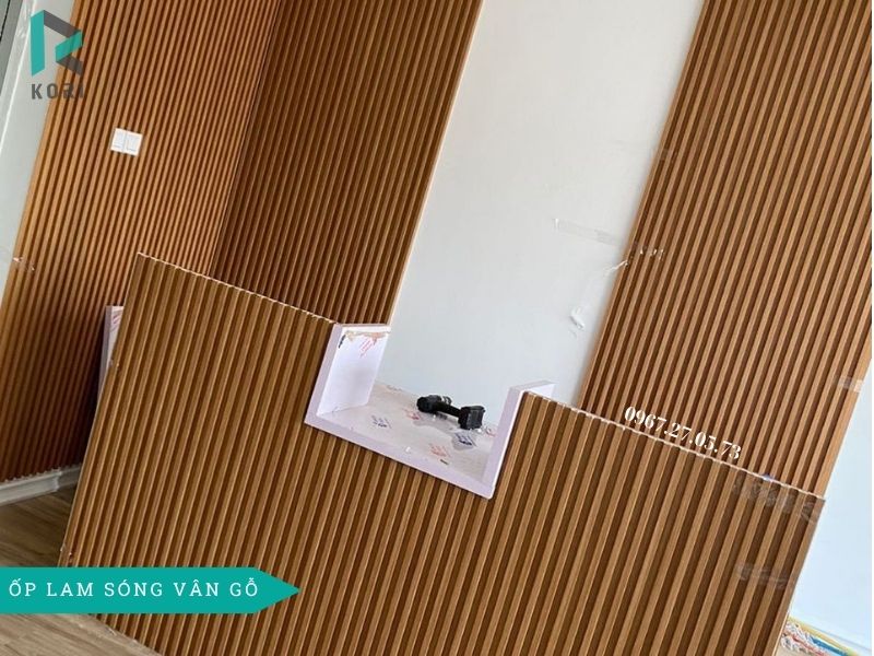 ốp tường lam sóng vân gỗ