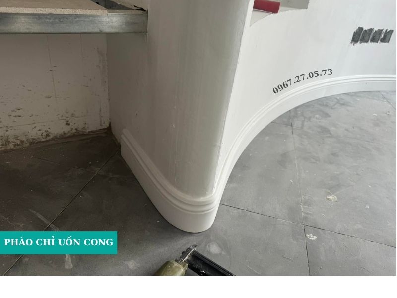 cách uốn cong phào pu tại nhà